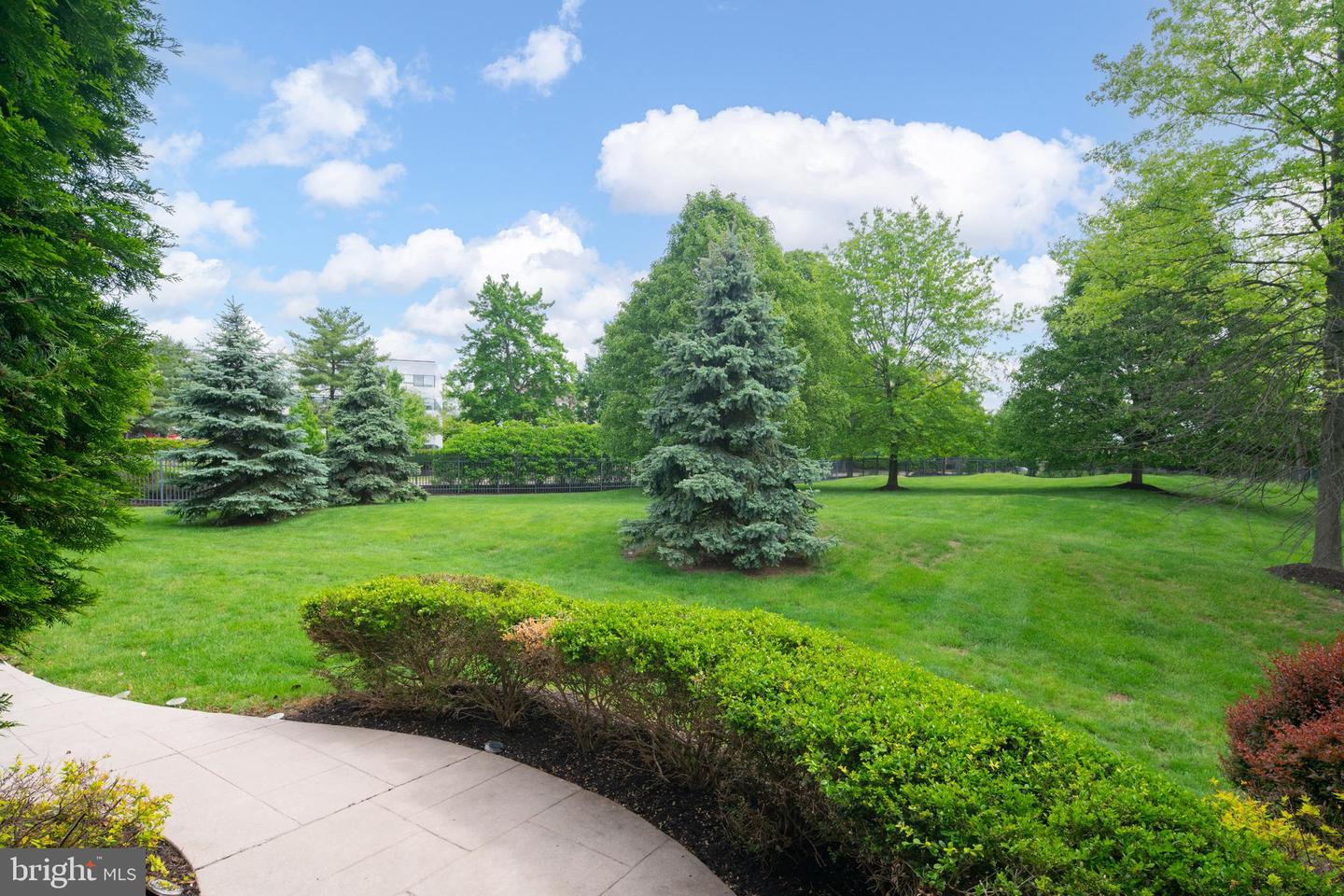 1 Breyer Ct #1