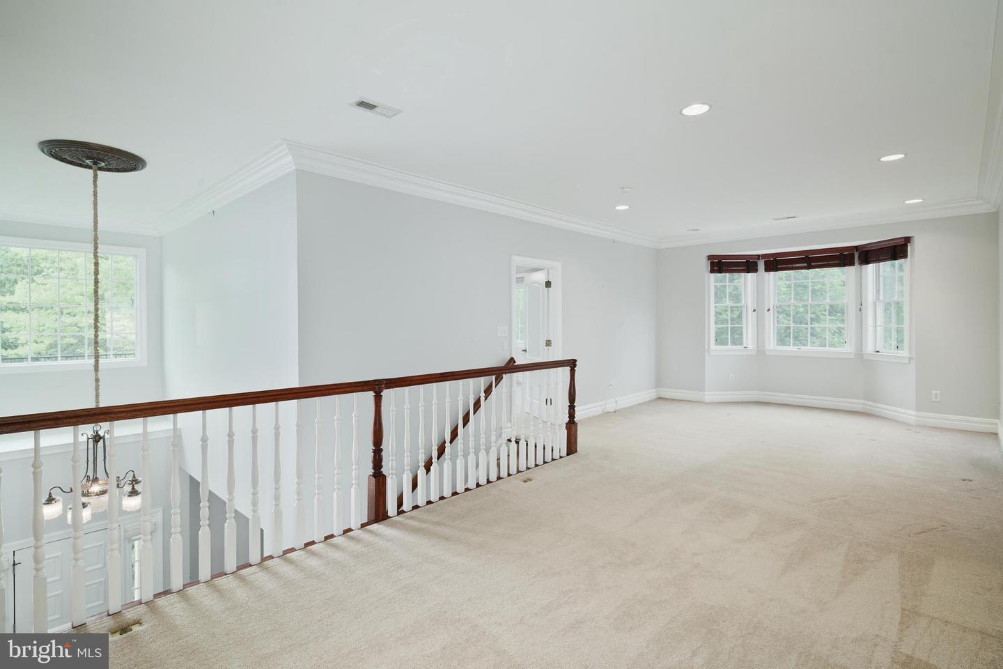 1 Breyer Ct #1