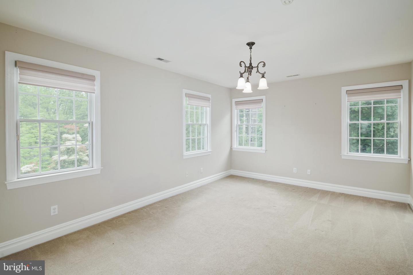 1 Breyer Ct #1