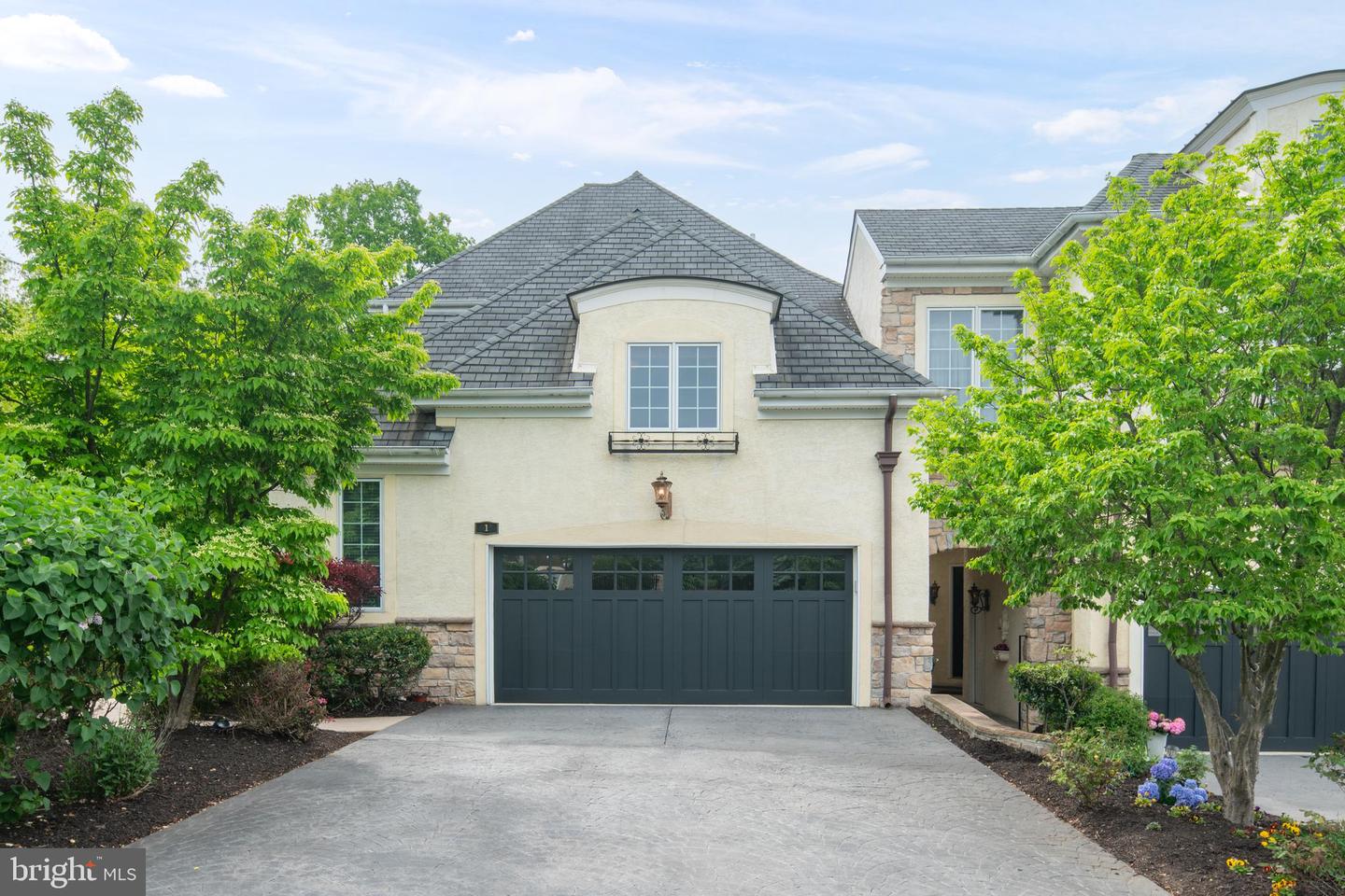 1 Breyer Ct #1