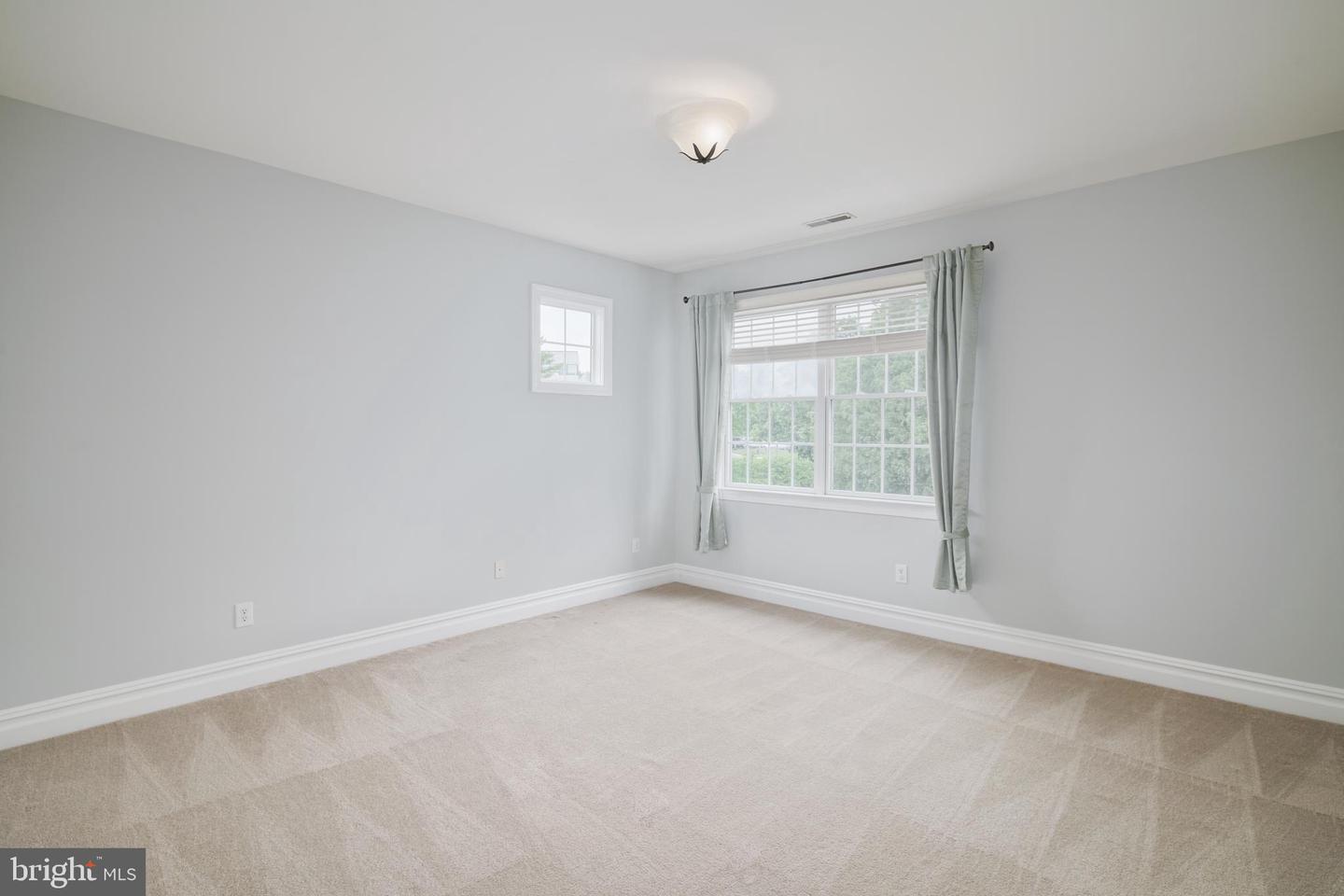 1 Breyer Ct #1