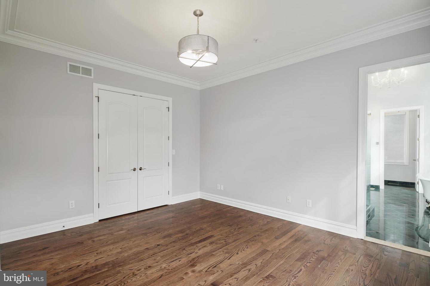 1 Breyer Ct #1