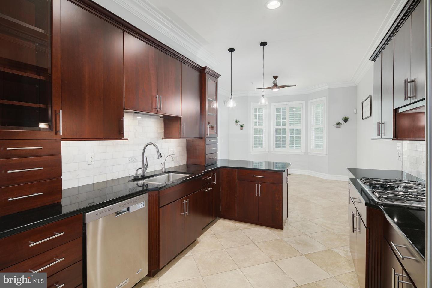 1 Breyer Ct #1