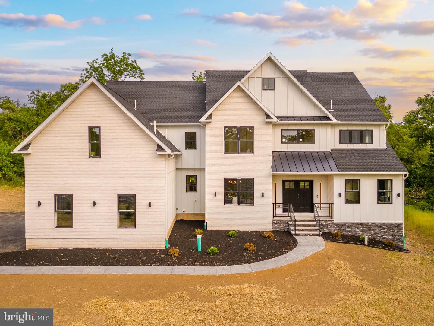 966 Tennis Ave