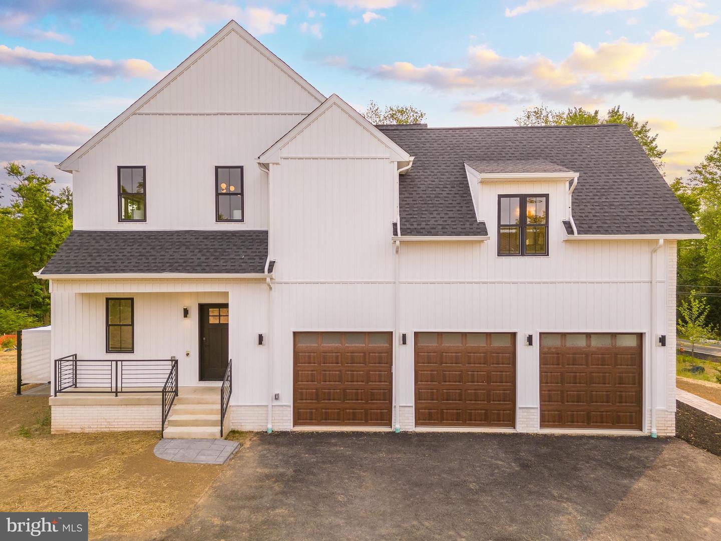 966 Tennis Ave