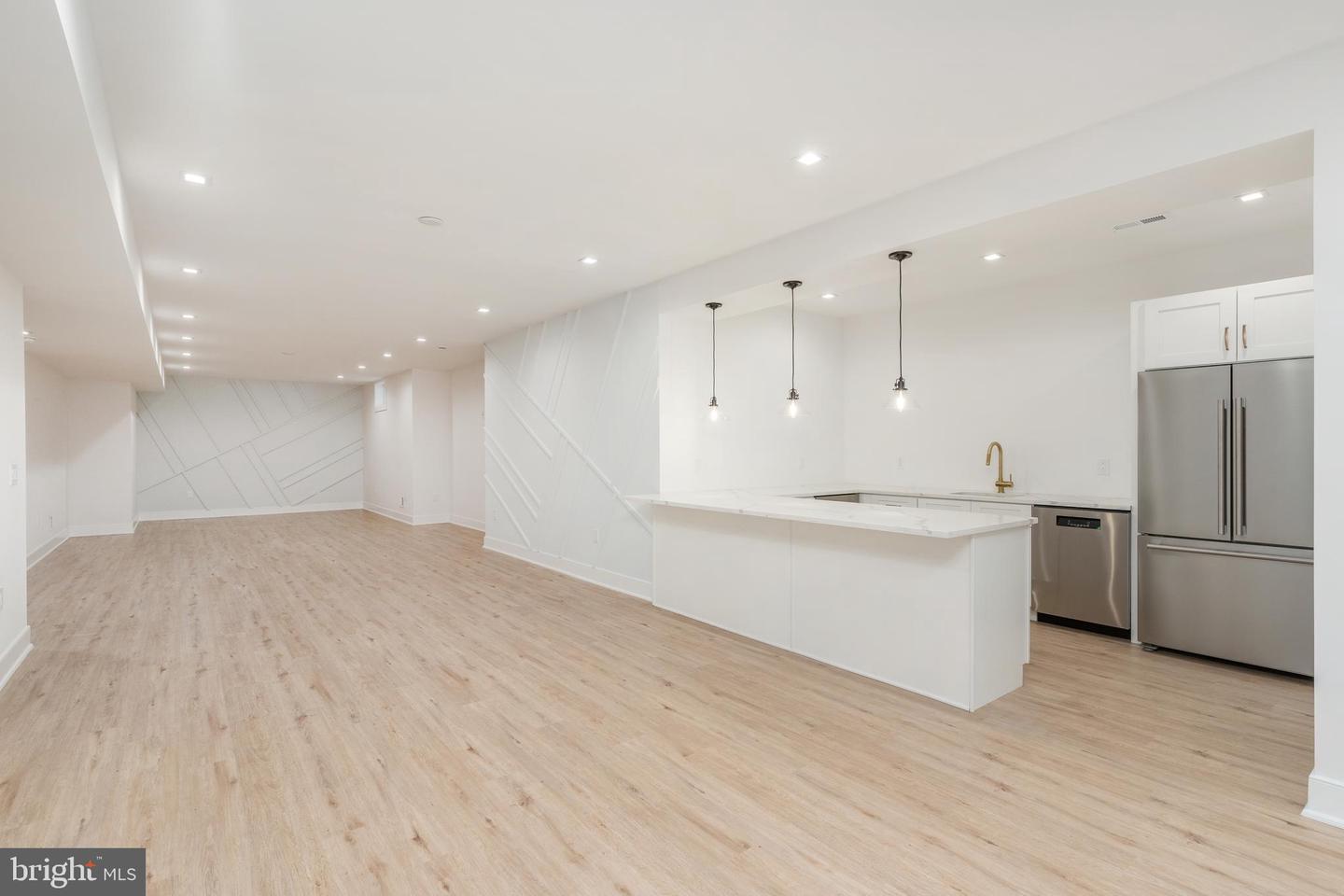 966 Tennis Ave
