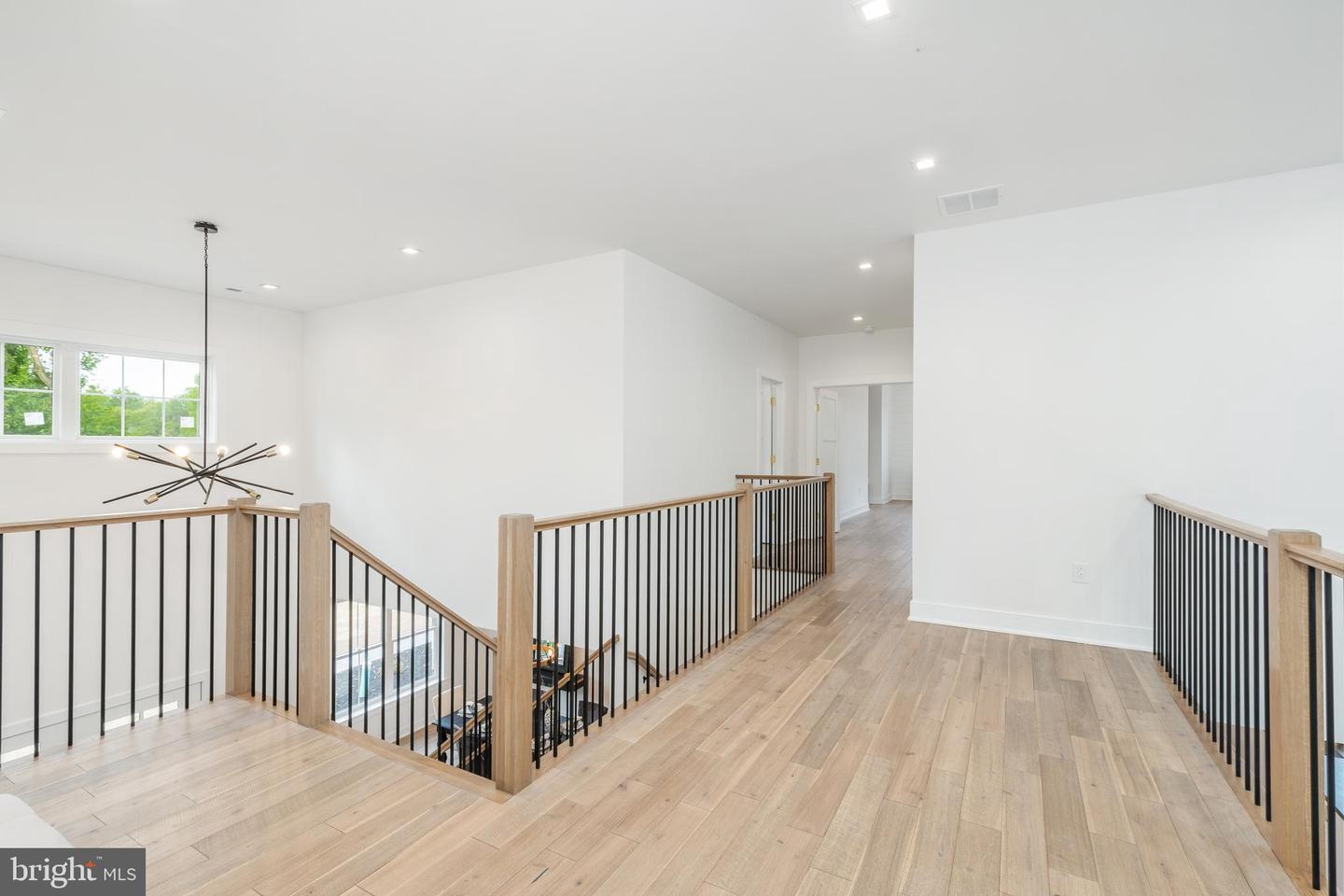 966 Tennis Ave