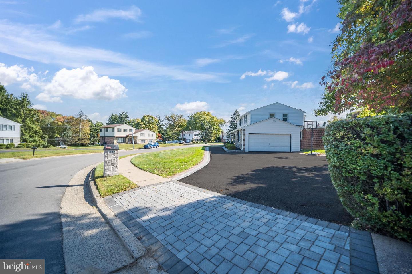 948 Robin Ln