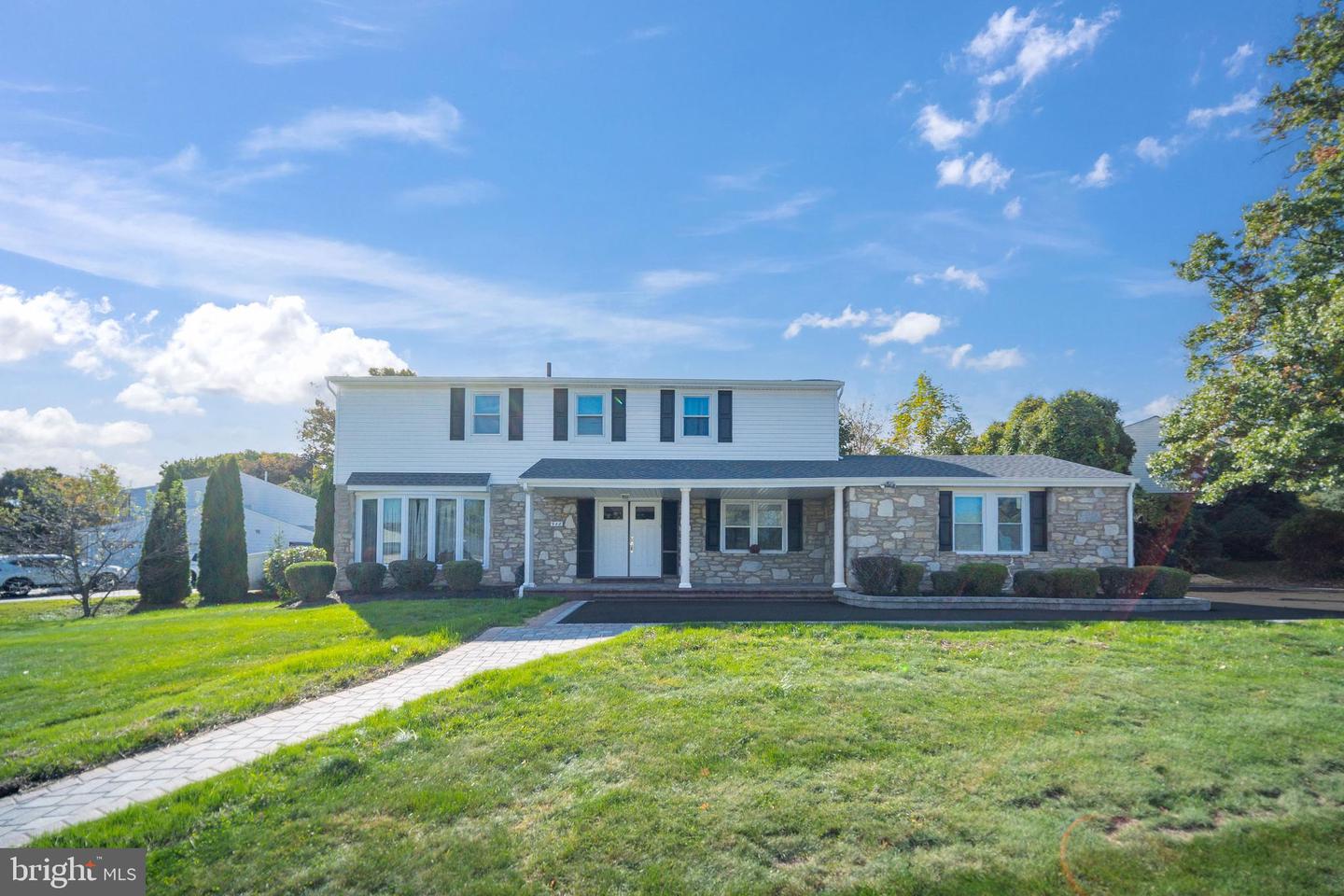 948 Robin Ln