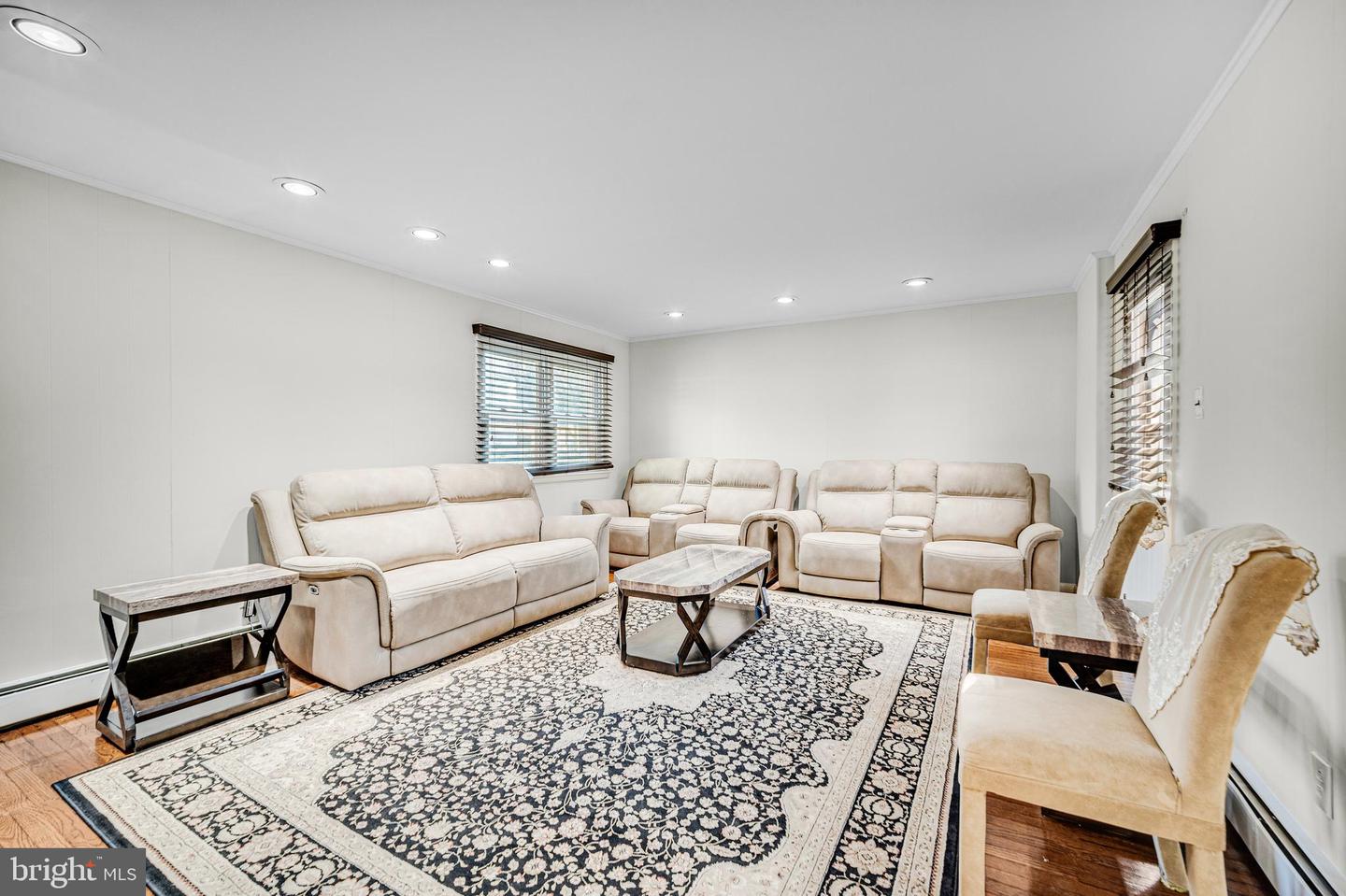 948 Robin Ln