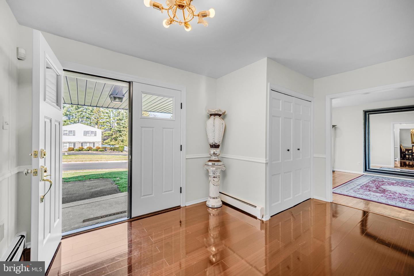 948 Robin Ln