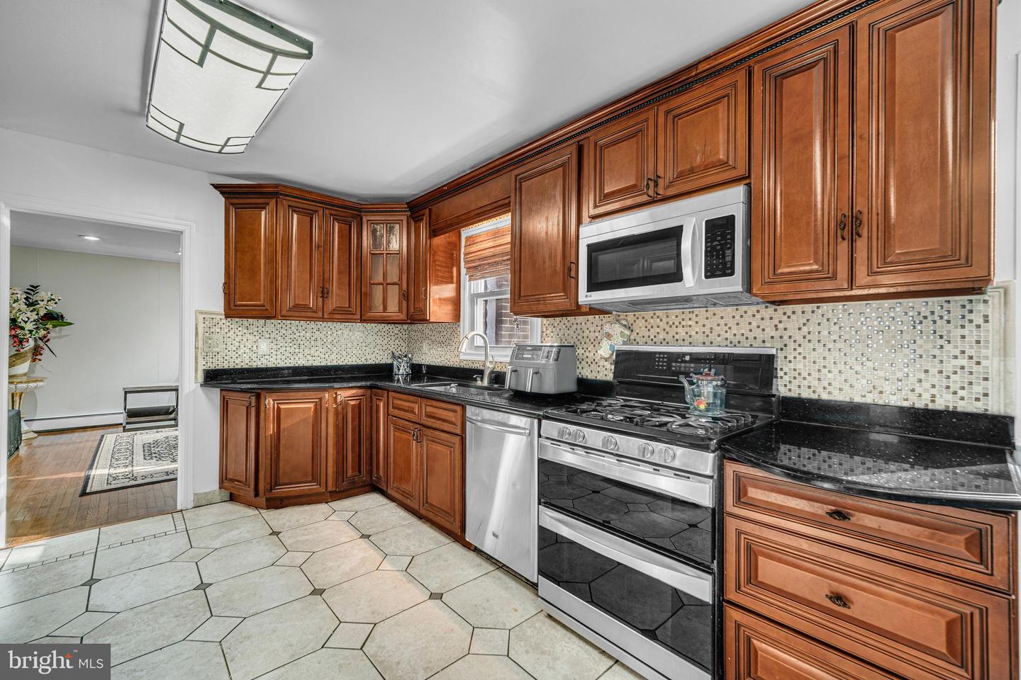948 Robin Ln