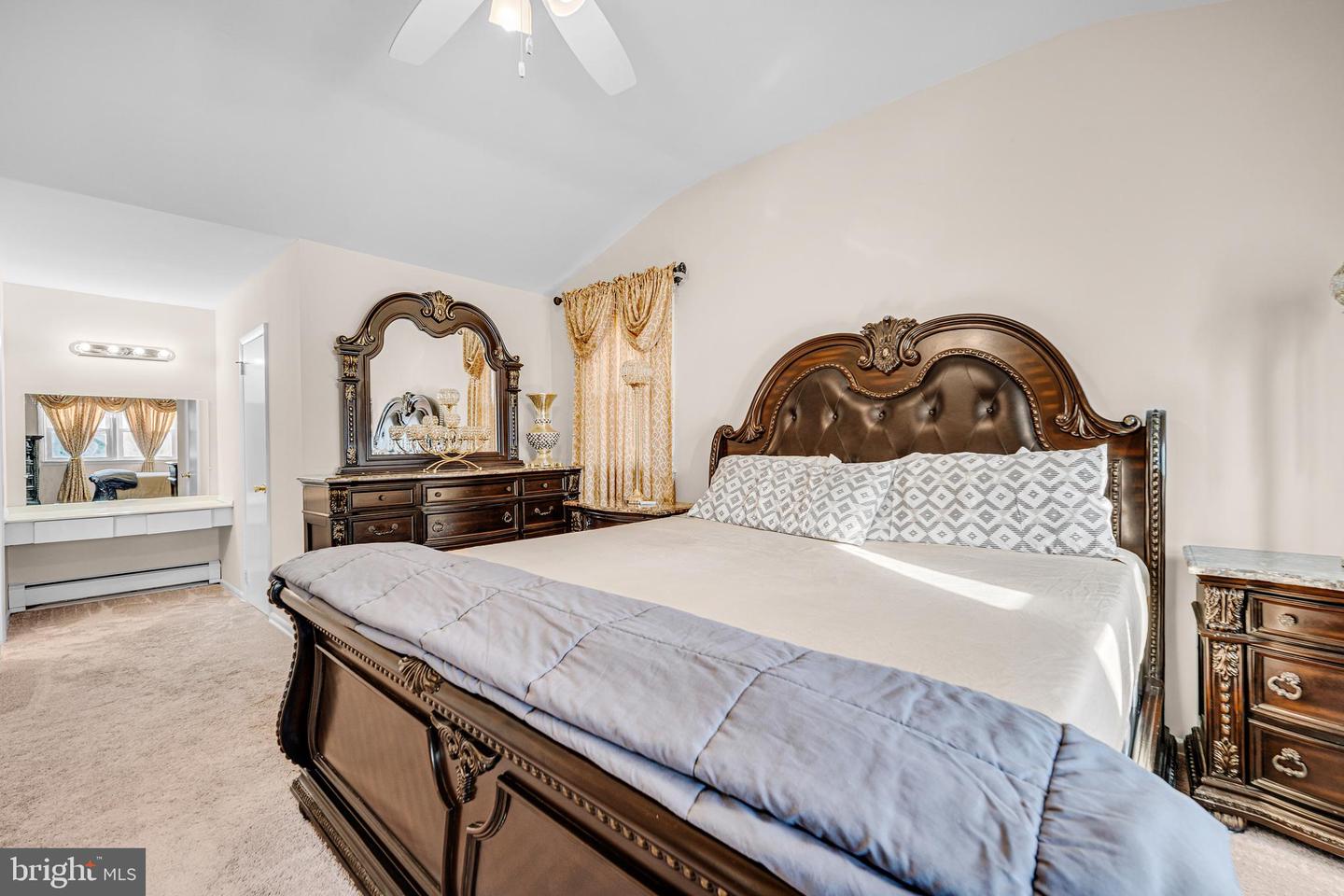 948 Robin Ln