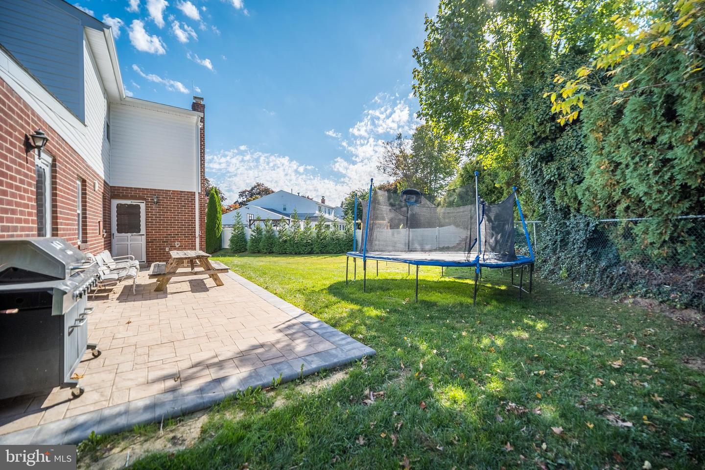 948 Robin Ln