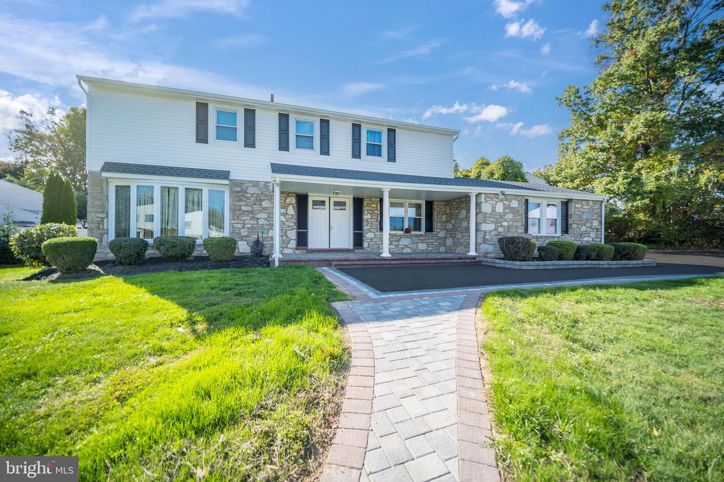 948 Robin Ln