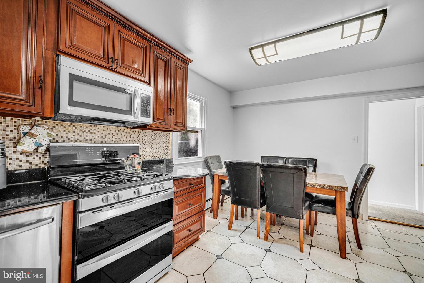 948 Robin Ln