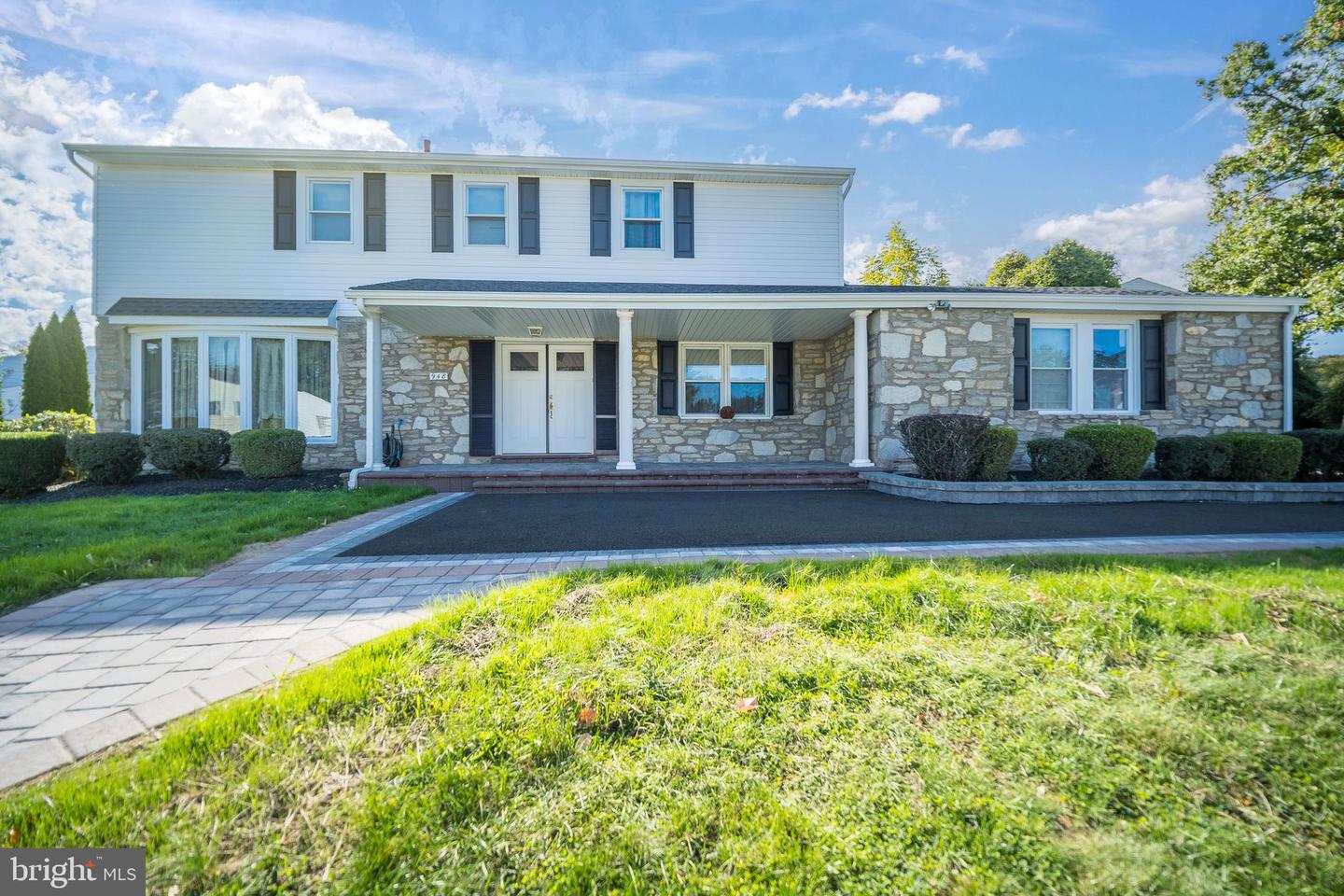 948 Robin Ln