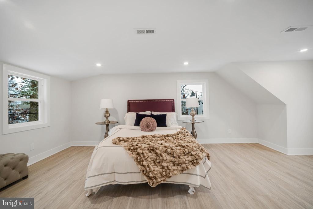 2948 Woodland Rd