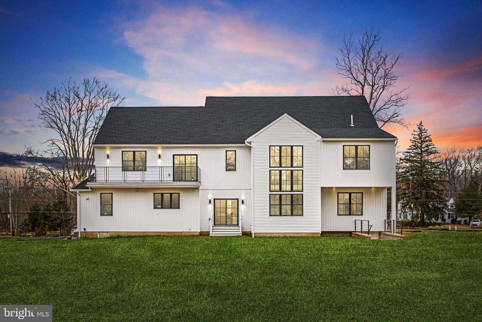 964 Tennis Ave