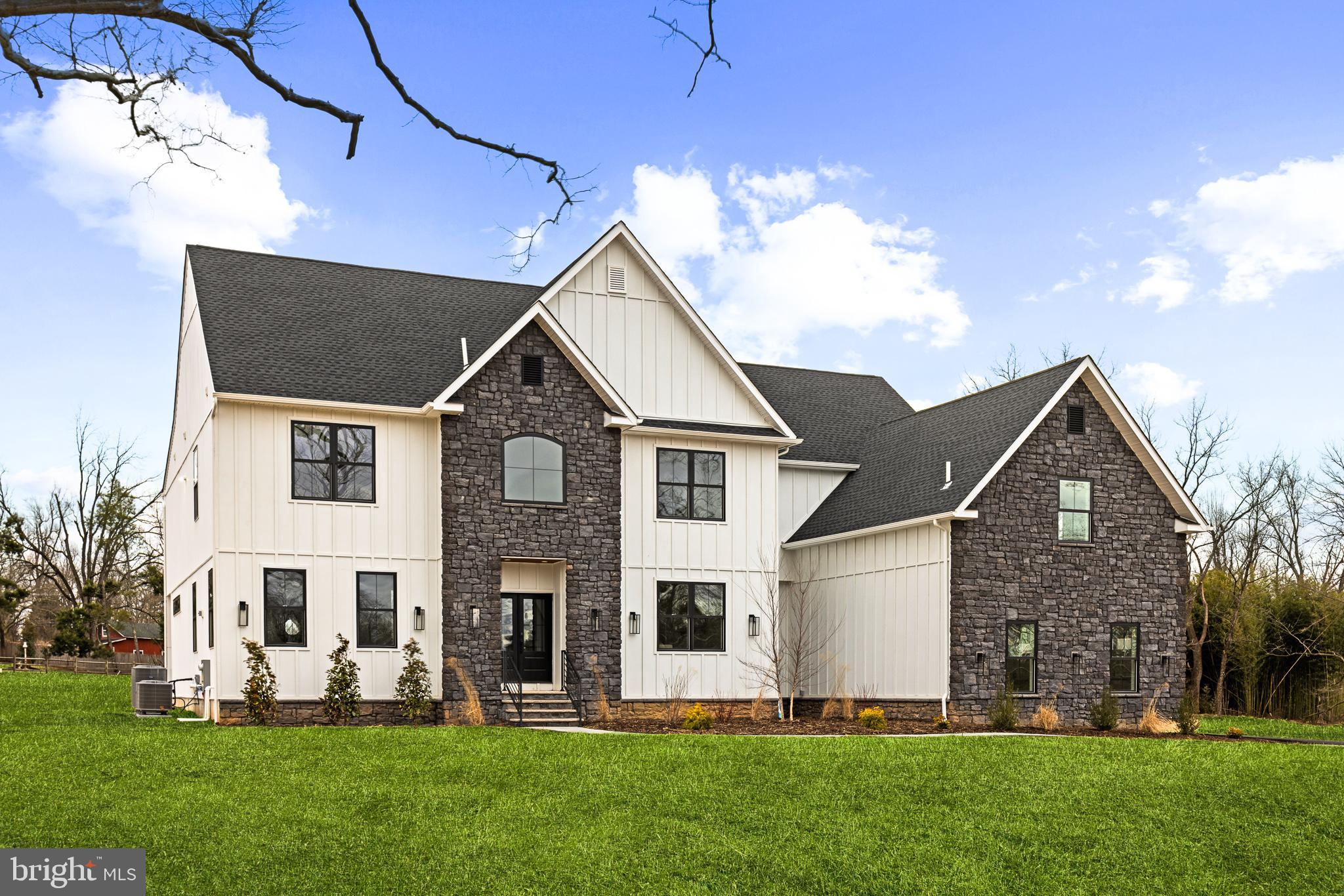 964 Tennis Ave