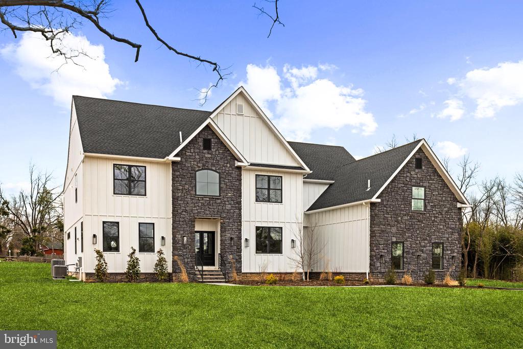 964 Tennis Ave