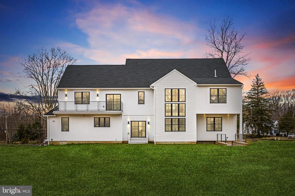 964 Tennis Ave