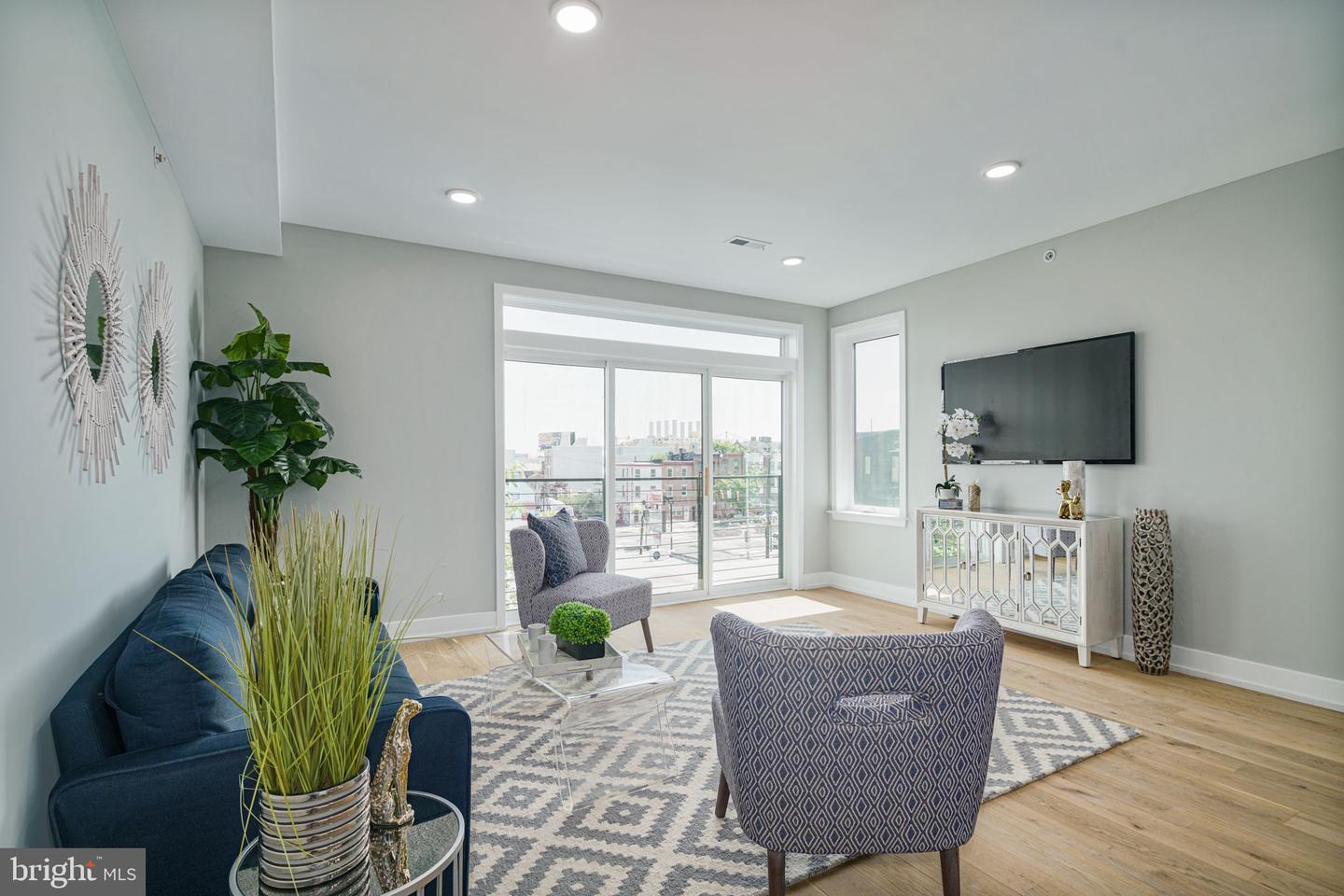 1221-31 E Berks St #201