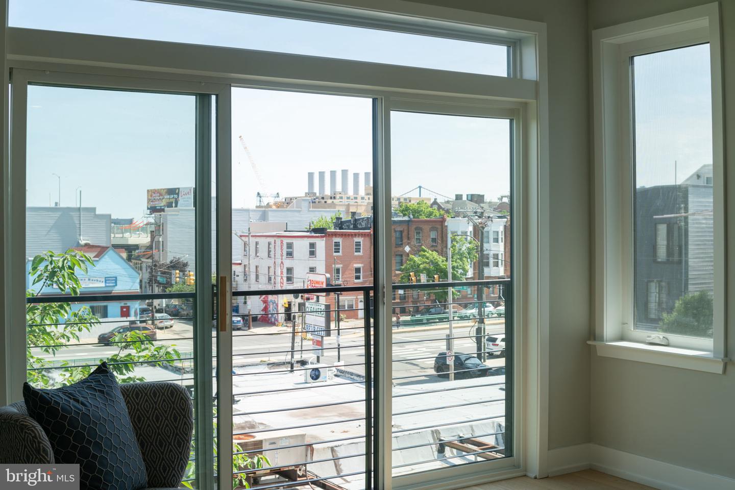 1221-31 E Berks St #210