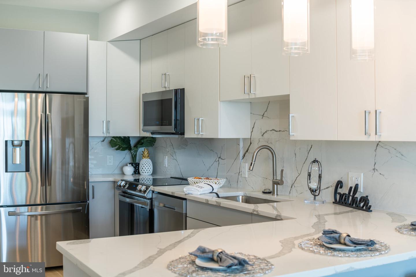 1221-31 E Berks St #210