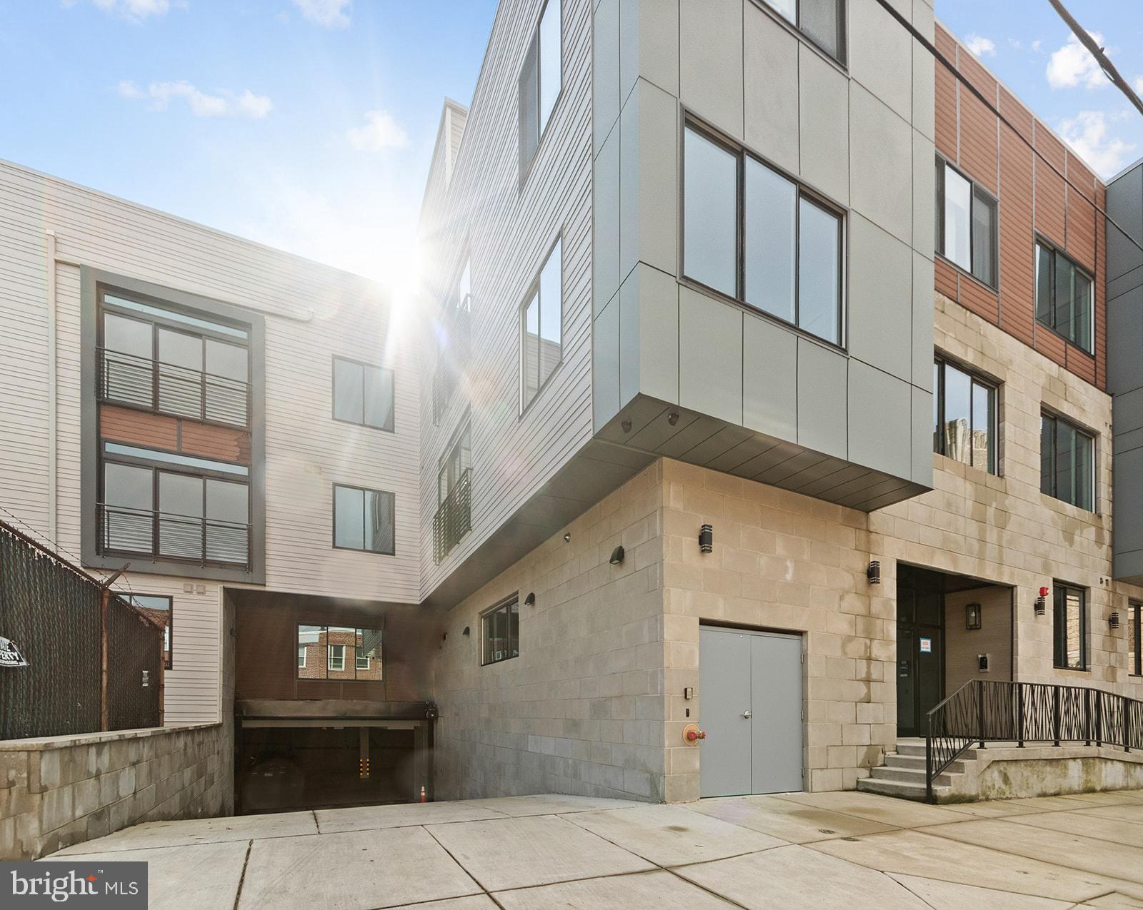 700 Moyer St #206