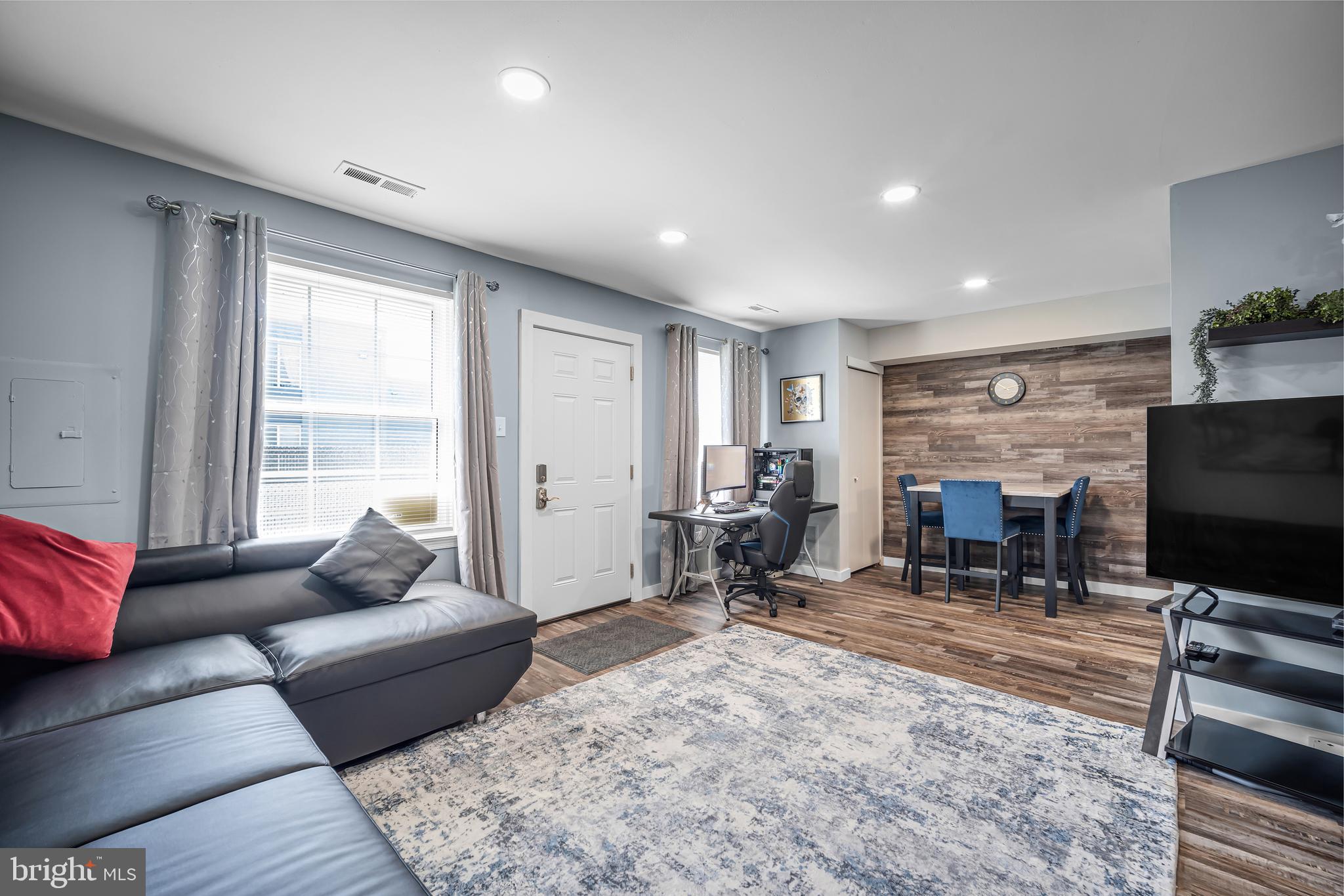 10103 Northeast Ave #7