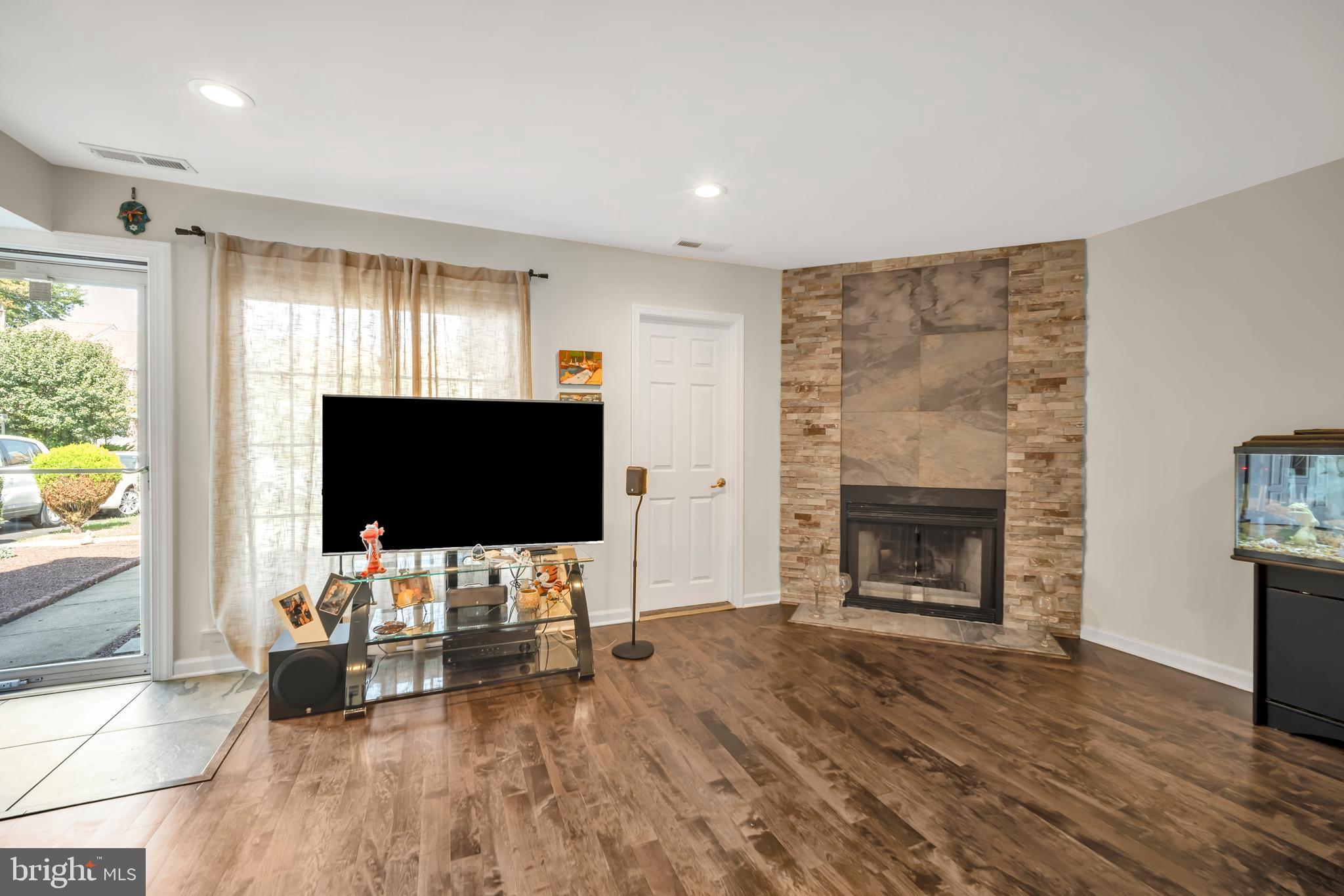 1208 Konrad Pl