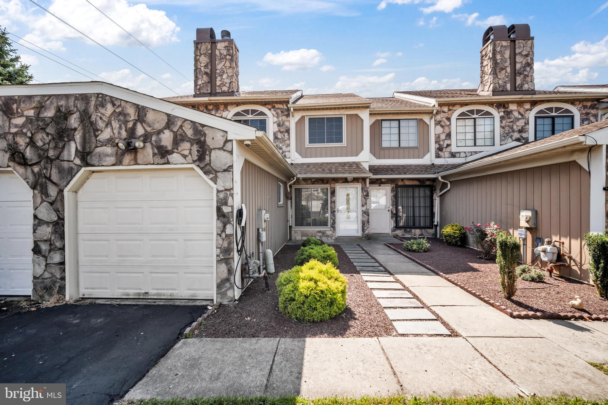 1208 Konrad Pl