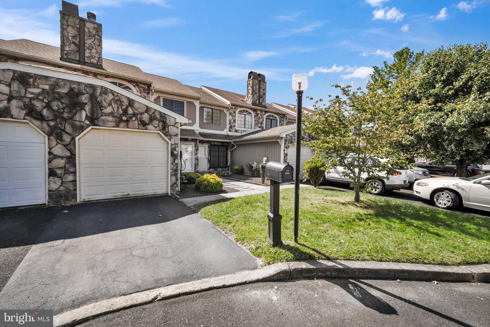 1208 Konrad Pl