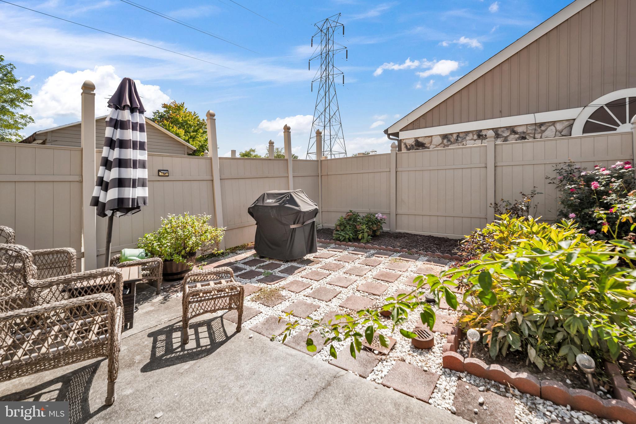 1208 Konrad Pl