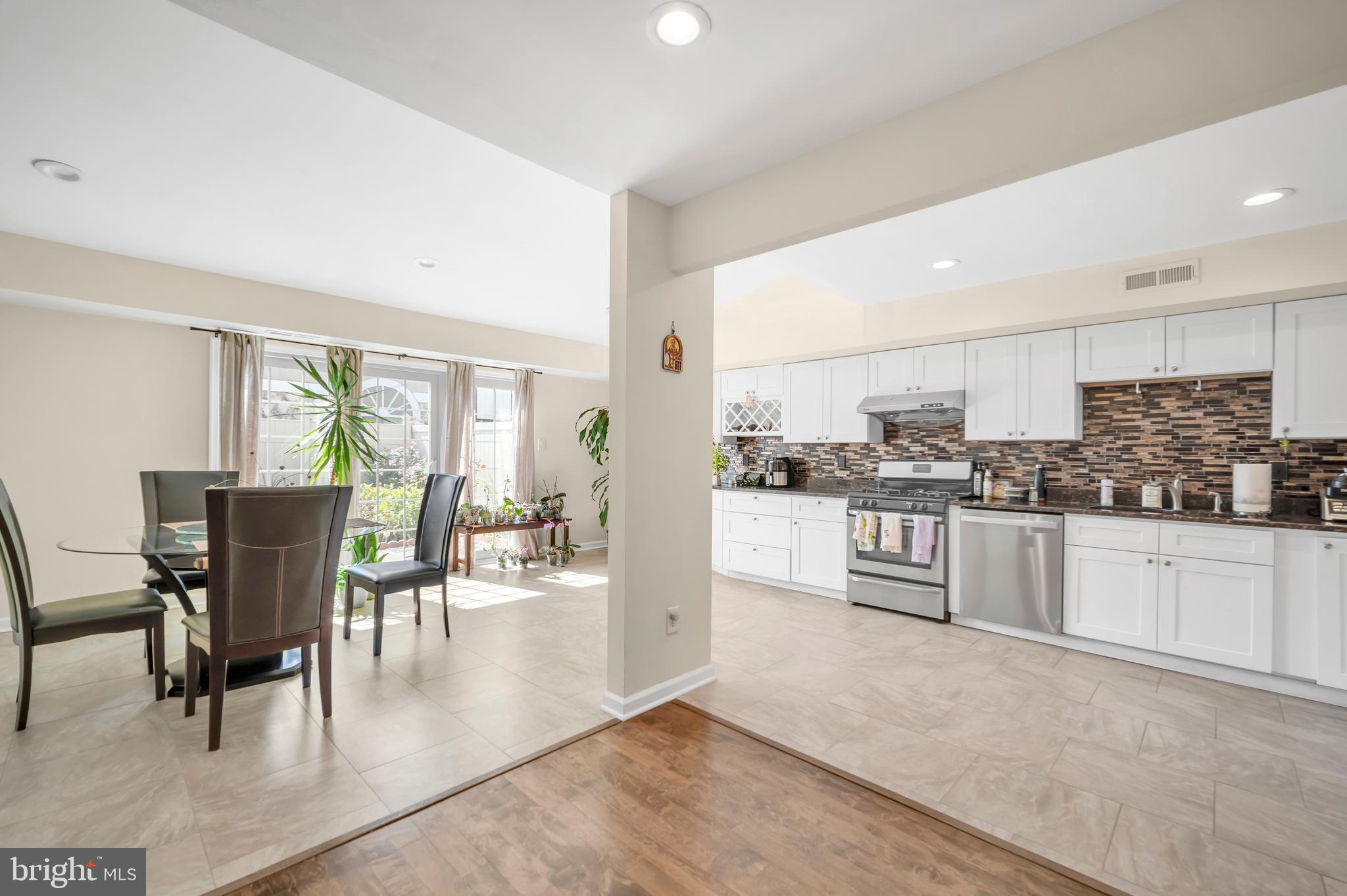 1208 Konrad Pl