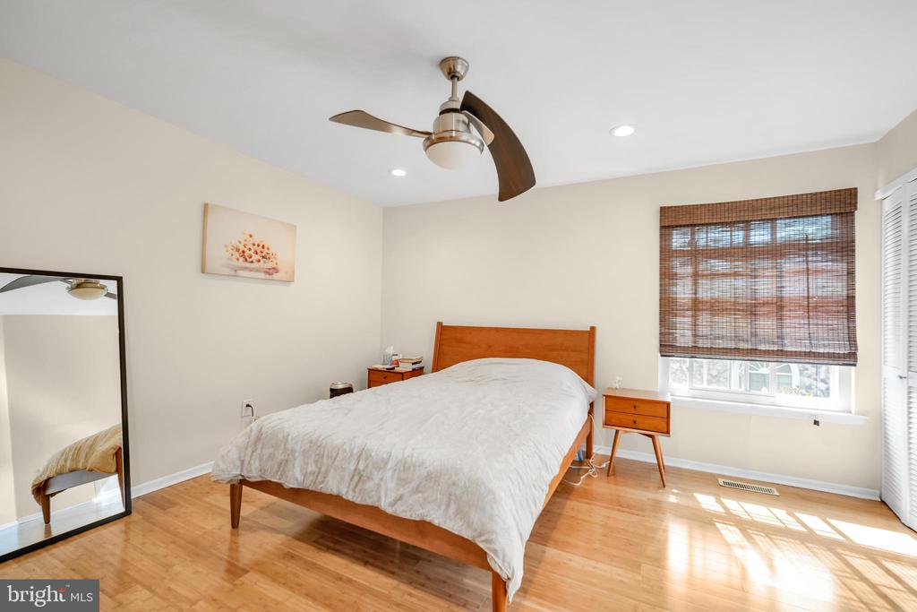 1208 Konrad Pl