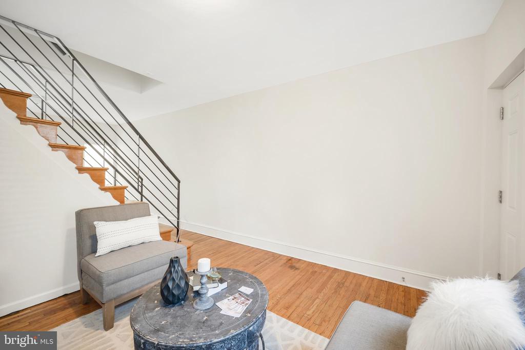 2545 Sepviva St