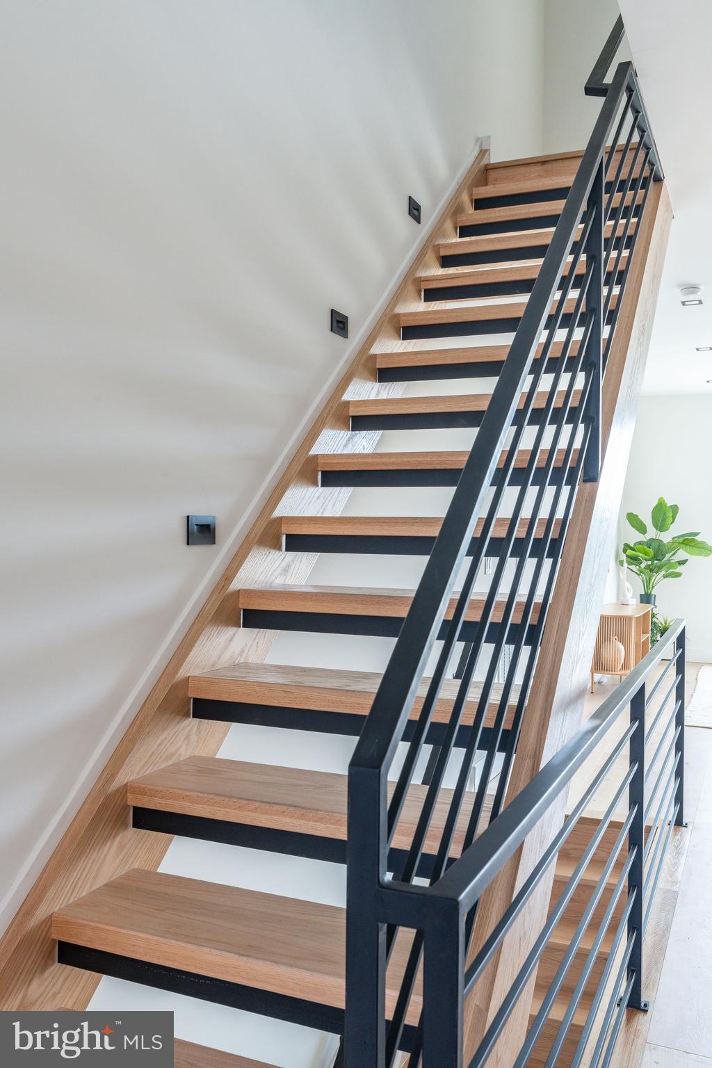 518 Cecil B. Moore Ave