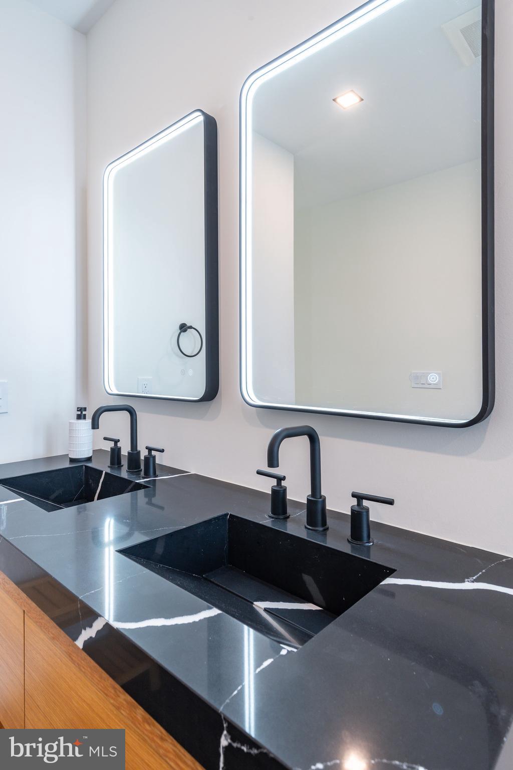 524 CECIL B. MOORE AVENUE