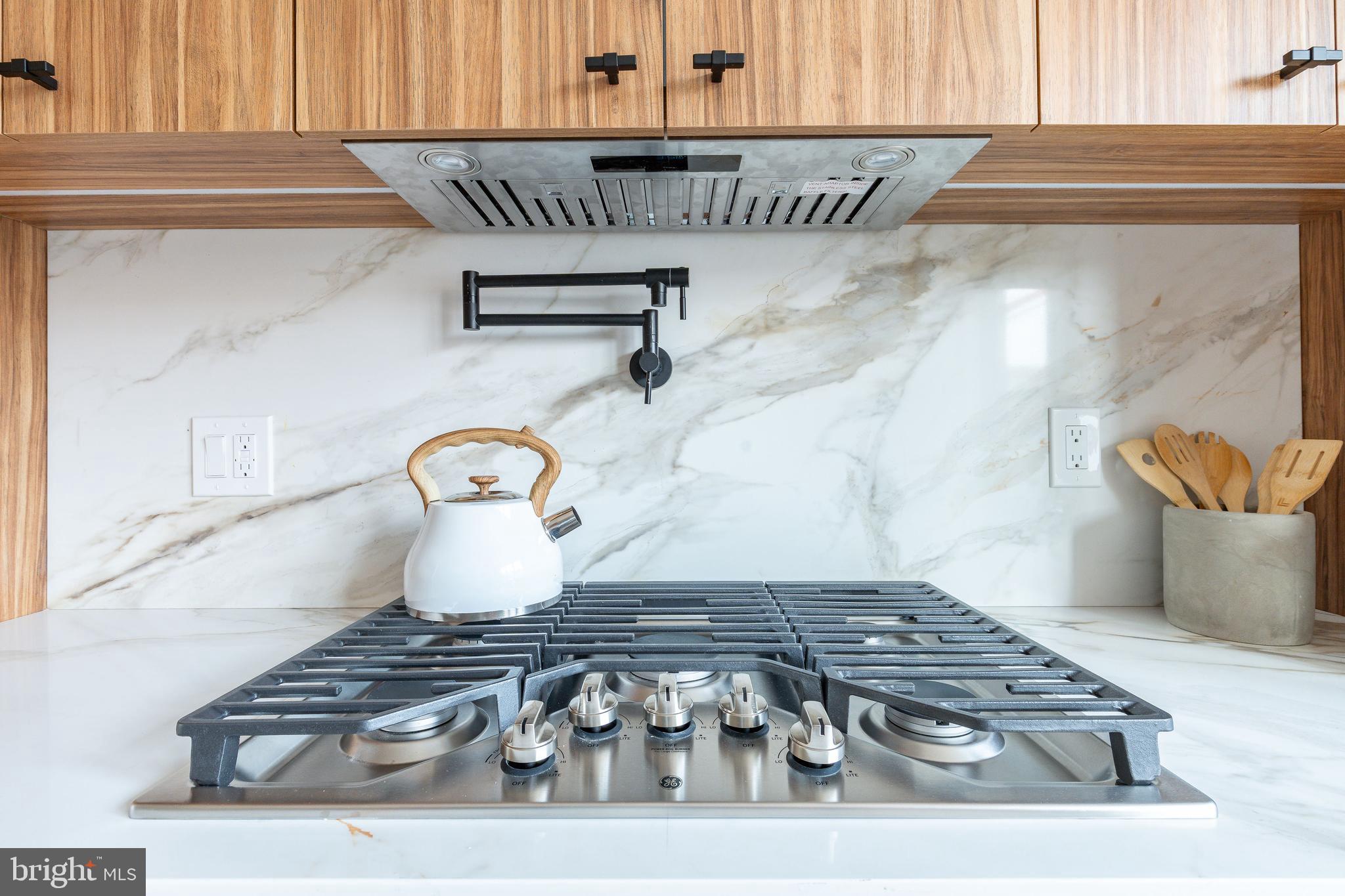 524 CECIL B. MOORE AVENUE