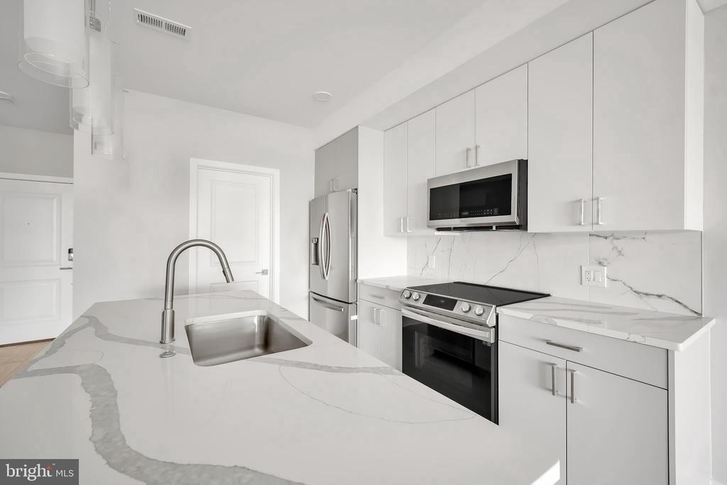 700 MOYER STREET 00 105