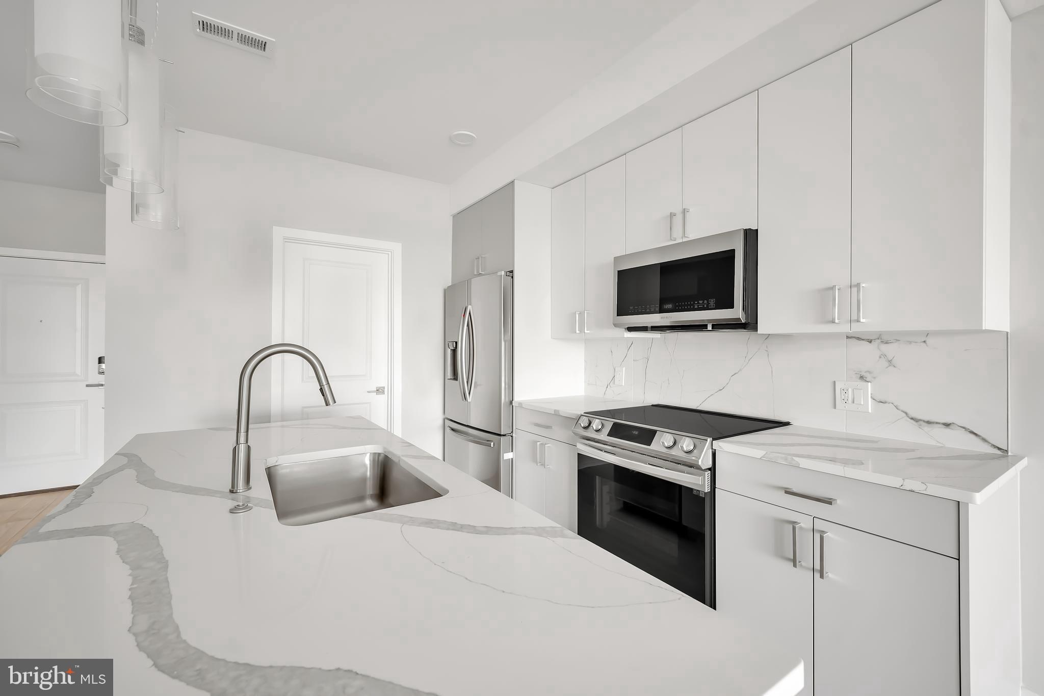 700 MOYER STREET 00 105