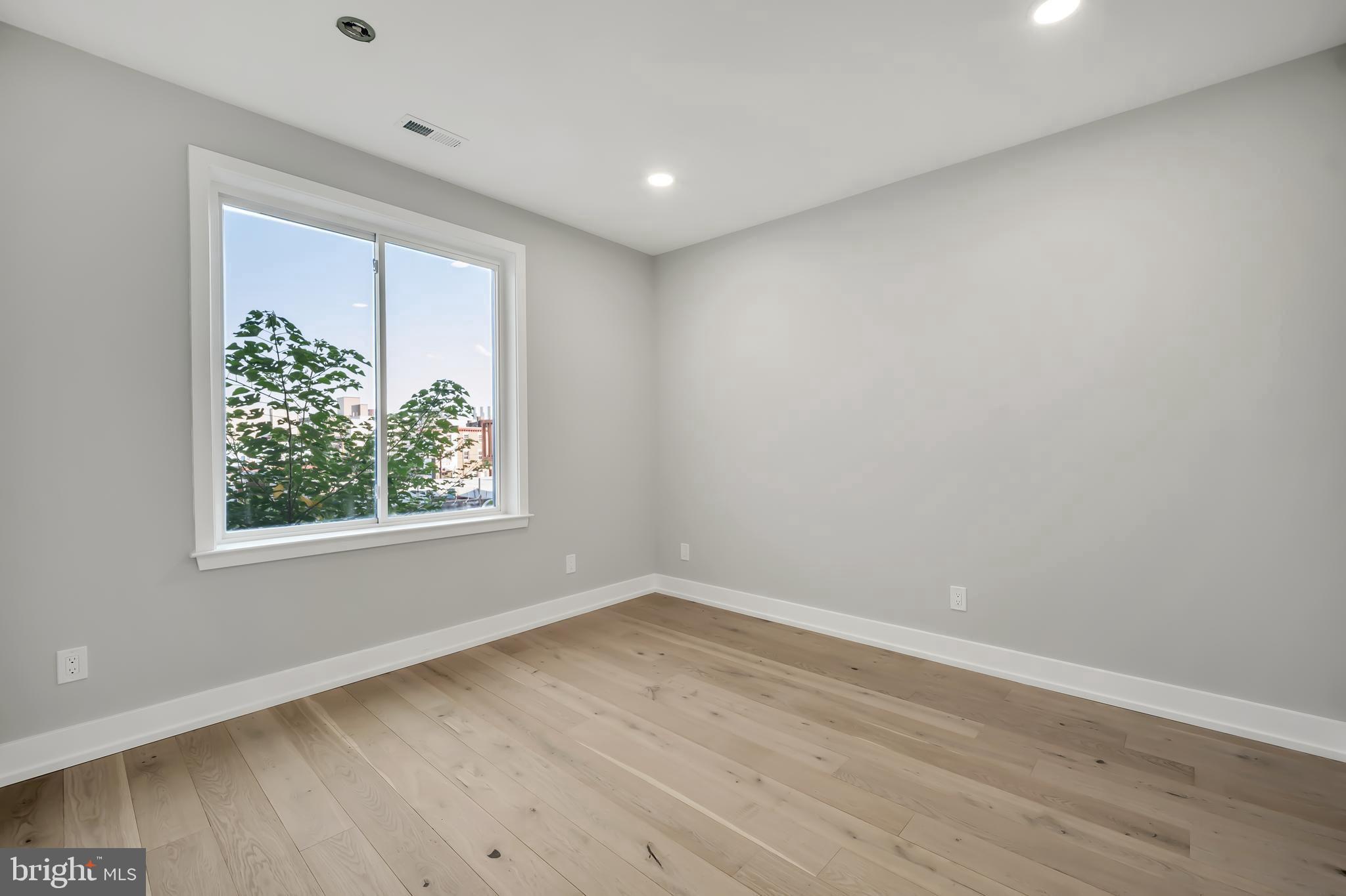 700 MOYER STREET 00 105