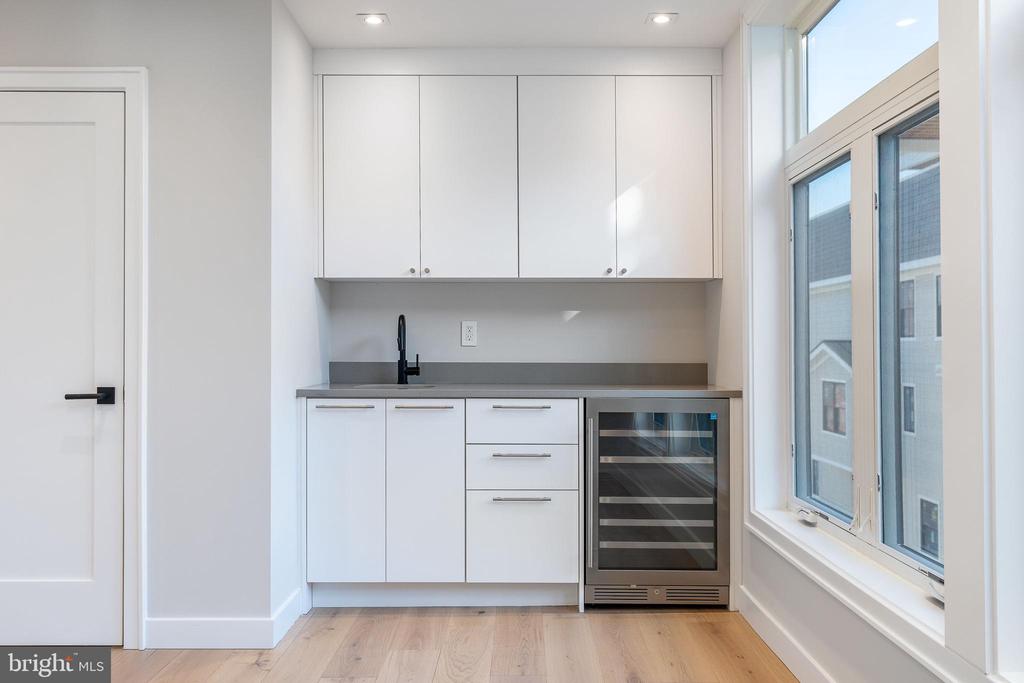 252 GATES STREET