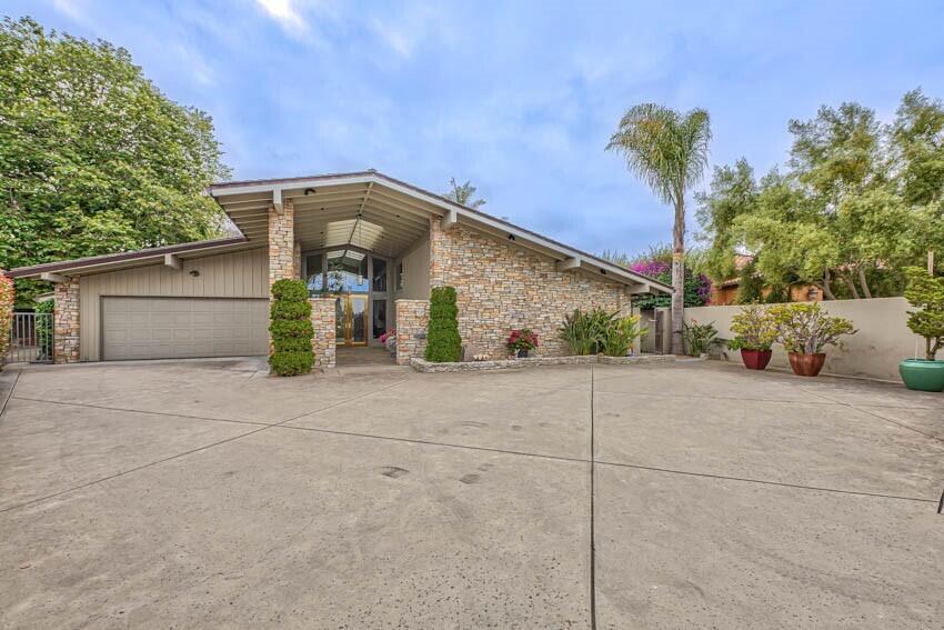 8023 River Place
