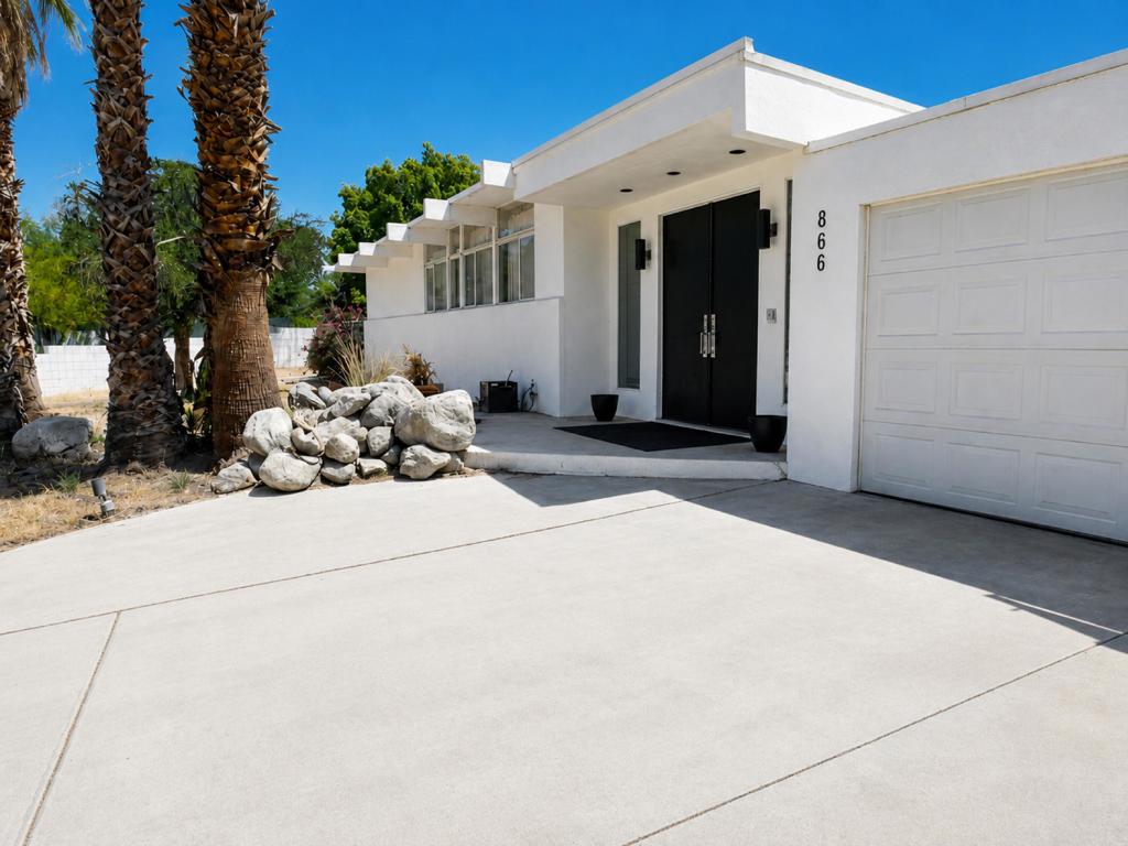 866 N Topaz Circle