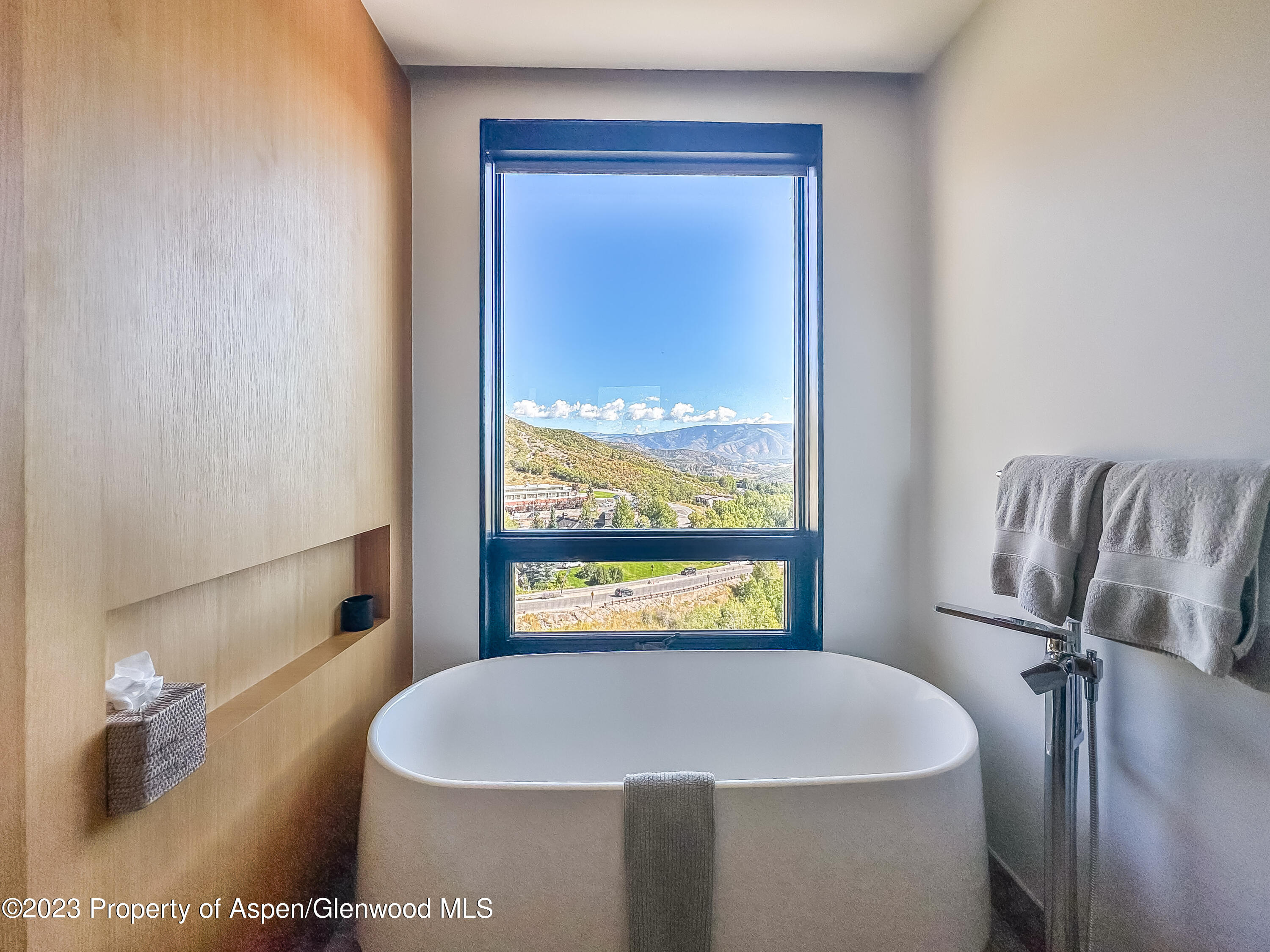 77 Wood Road Unit: 607E