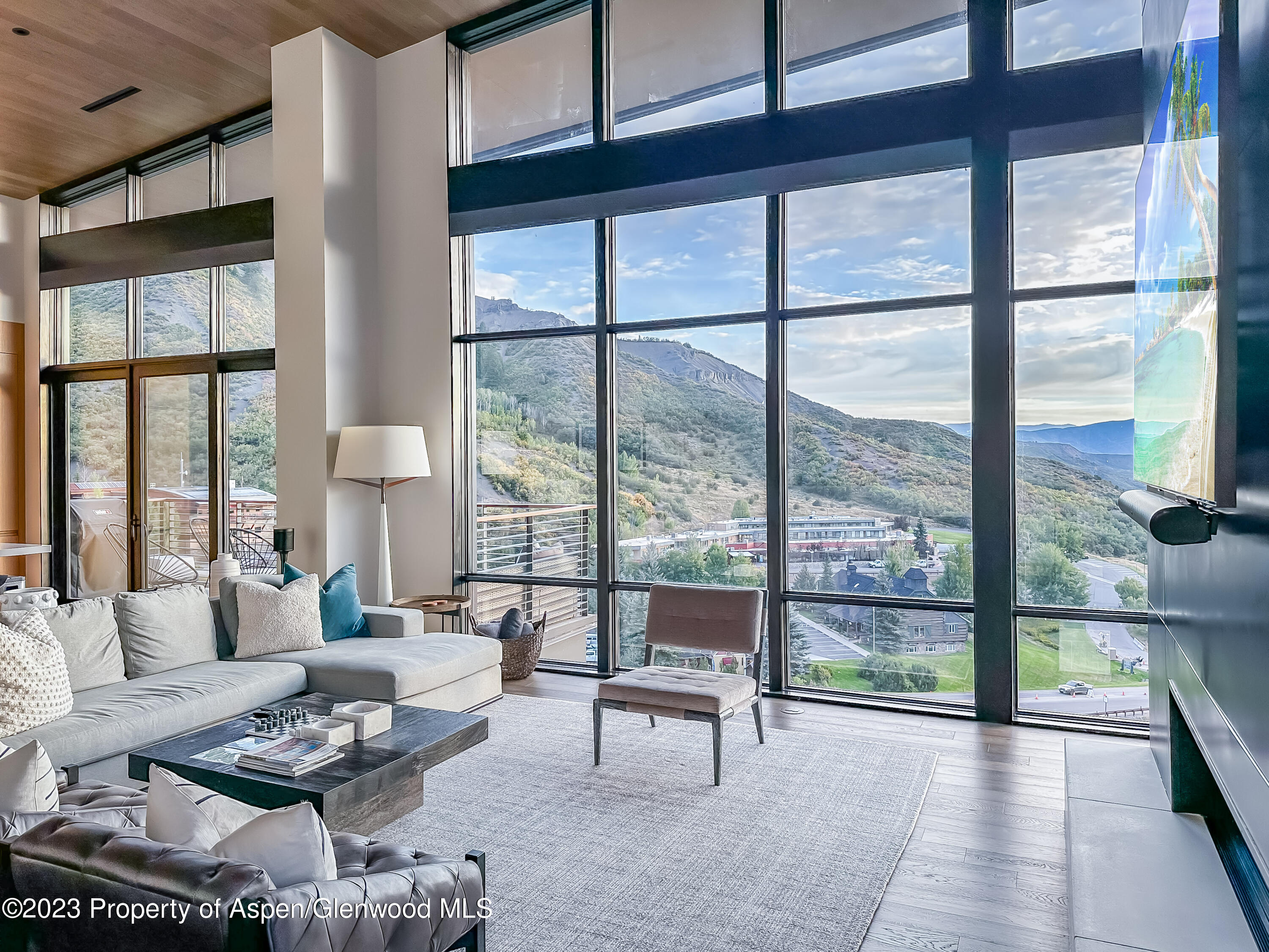 77 Wood Road Unit: 607E