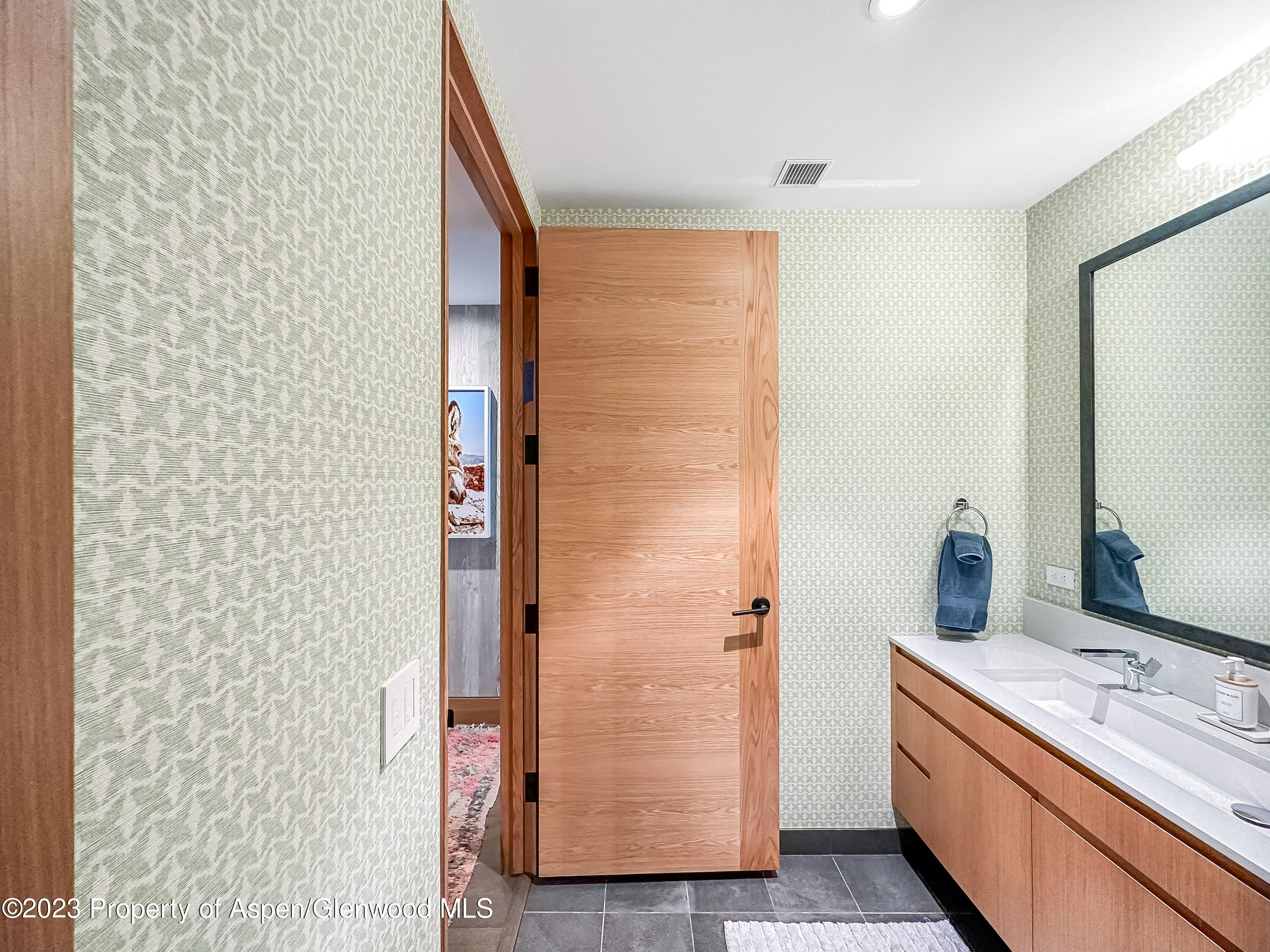 77 Wood Road Unit: 607E